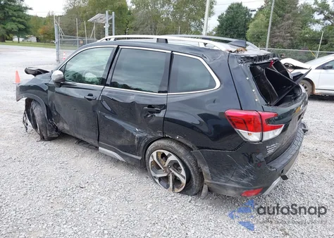 2022 Subaru Forester Touring z USA, uszkodzony, nr VIN JF2SKARC2NH487380